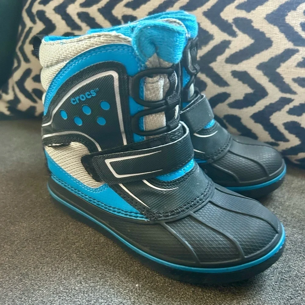 Crocs Black and Blue boys Winter Boots sz C11